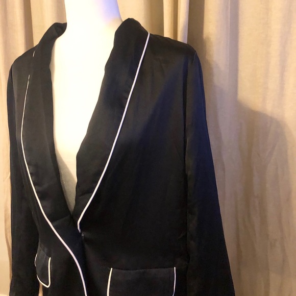 NWT Victoria’s Secret Tuxedo Robe - Picture 4 of 9